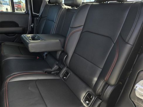 New 2025 Jeep Gladiator Rubicon image 12