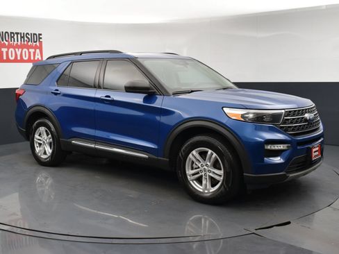 Used 2022 Ford Explorer XLT w/ Equipment Group 202A AWD/4WD image 6