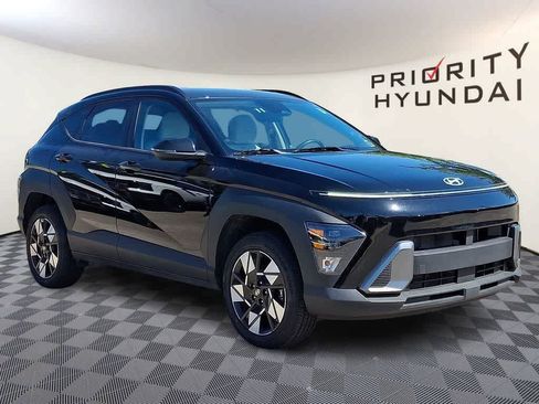 Used 2024 Hyundai Kona SEL AWD/4WD image 3