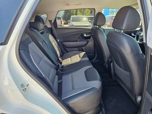 Certified 2022 Kia Niro EX FWD image 25