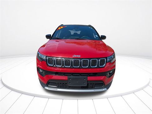 Used 2023 Jeep Compass Limited image 9