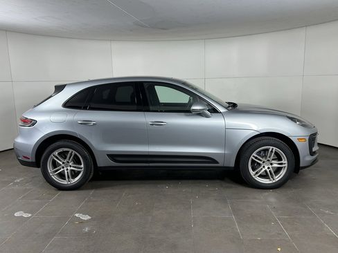 Certified 2025 Porsche Macan image 8