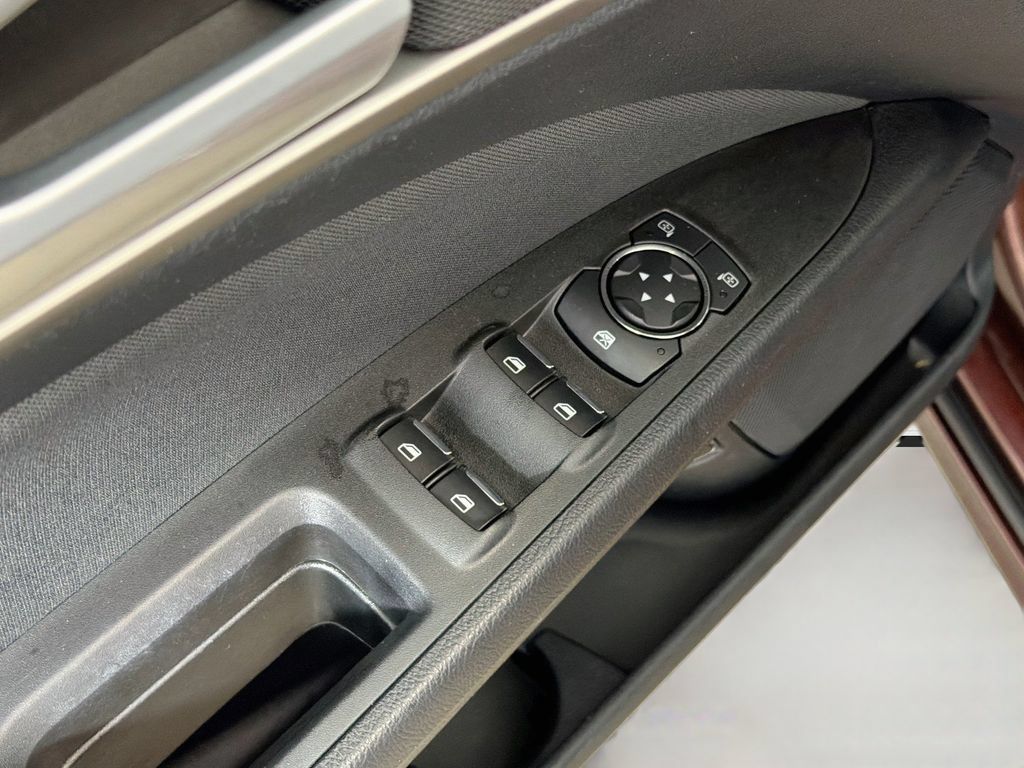 Used 2019 Ford Fusion SE FWD image 19