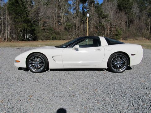 Used 2003 Chevrolet Corvette Coupe w/ Preferred Equipment Group image 3