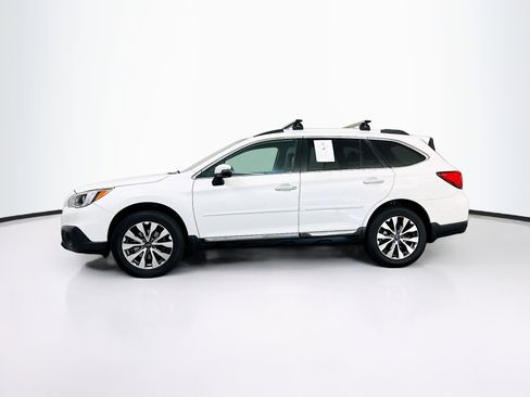 Used 2017 Subaru Outback 3.6R Touring AWD/4WD image 4