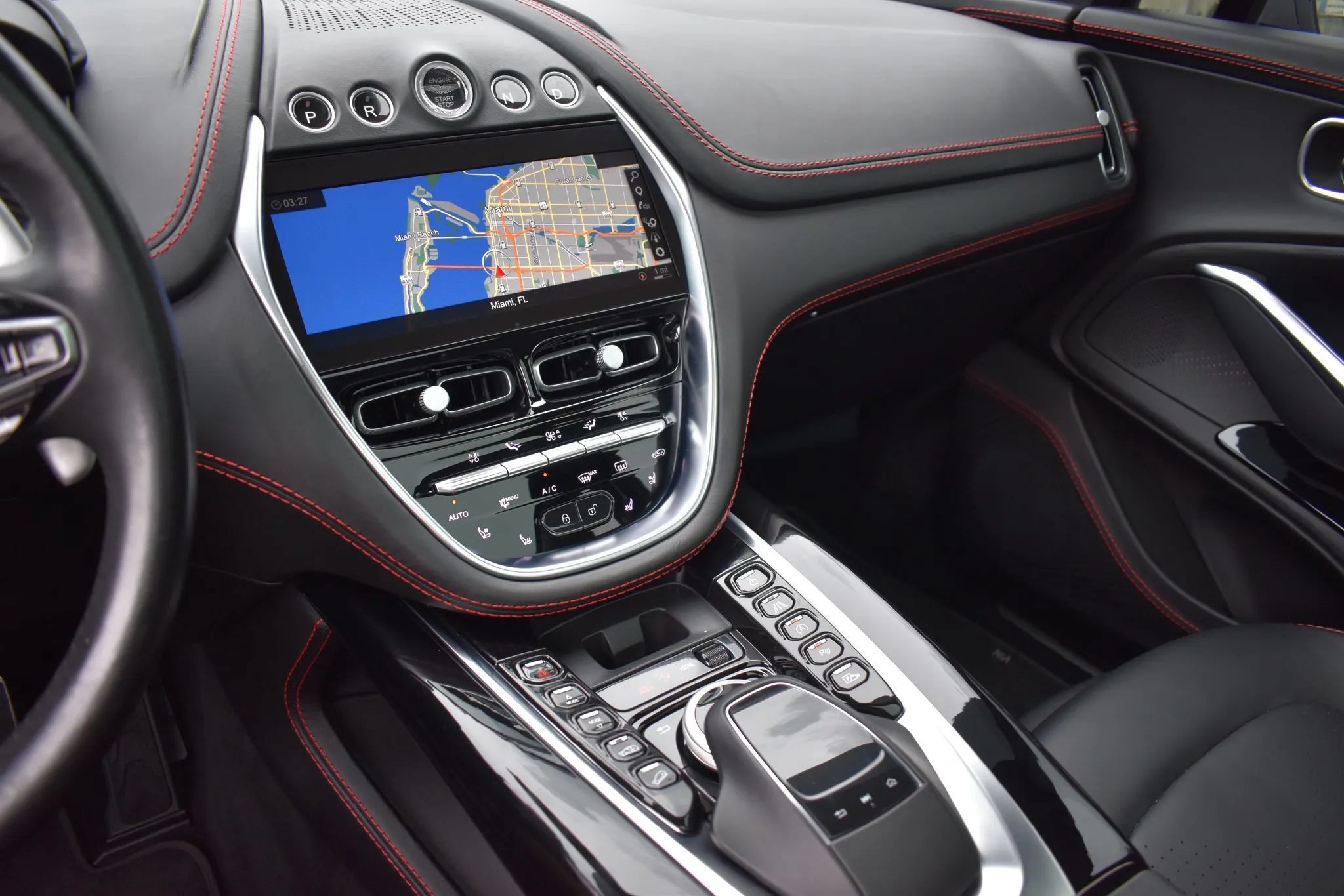 Used 2021 Aston Martin DBX AWD/4WD image 8
