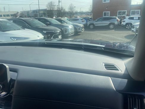 Used 2025 Nissan Pathfinder SV image 36