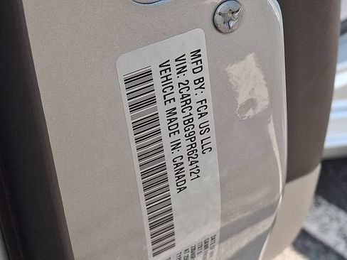 Used 2023 Chrysler Pacifica Touring-L FWD image 27