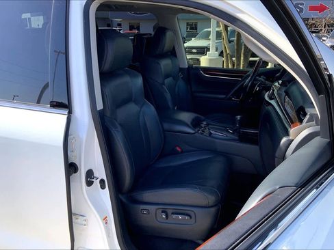 Used 2017 Lexus LX 570 4WD w/ Luxury Package image 9