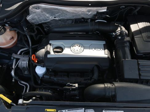 Used 2017 Volkswagen Tiguan S image 37