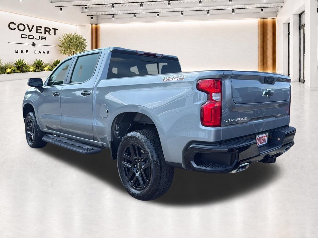 Used 2026 Chevrolet Silverado 1500 LT Trail Boss w/ Convenience Package II AWD/4WD image 4