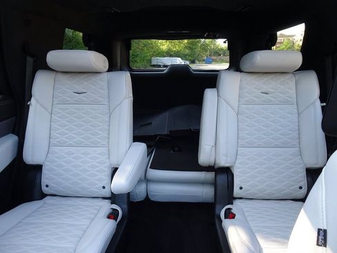 Used 2025 Cadillac Escalade V w/ LPO, ONYX Package AWD/4WD image 26