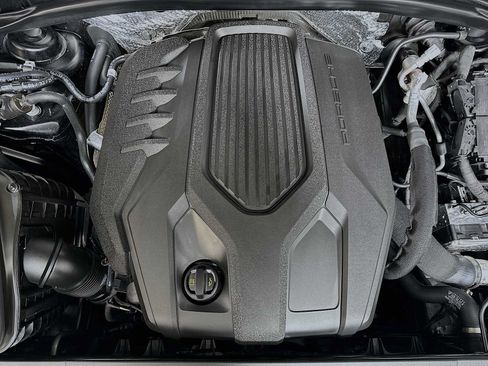 Certified 2026 Porsche Macan AWD/4WD image 31