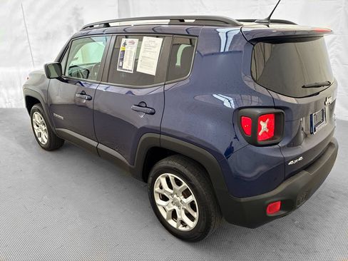 Used 2017 Jeep Renegade Latitude w/ Cold Weather Group AWD/4WD image 4