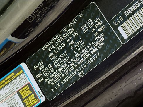 Used 2026 Kia Carnival FWD image 12