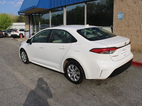 Used 2023 Toyota Corolla LE image 3