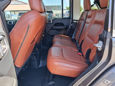 Used 2018 Jeep Wrangler Unlimited Sahara w/ Uconnect 4C Nav & Sound Group AWD/4WD image 20