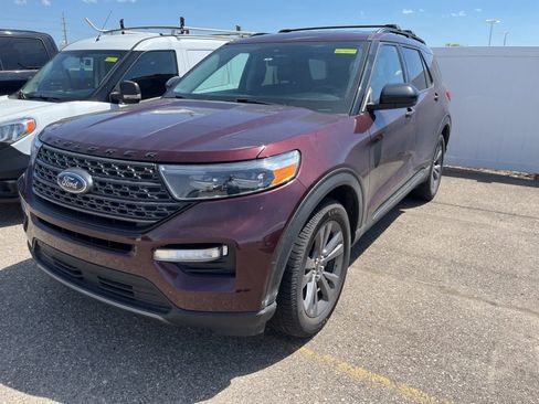 Used 2022 Ford Explorer XLT w/ Equipment Group 202A AWD/4WD image 2