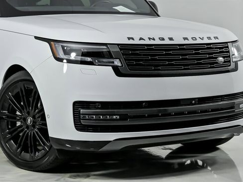 Used 2024 Land Rover Range Rover Long Wheelbase SE AWD/4WD image 3