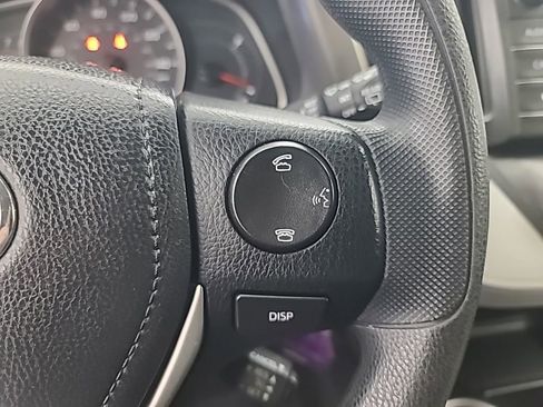 Used 2015 Toyota RAV4 LE image 27