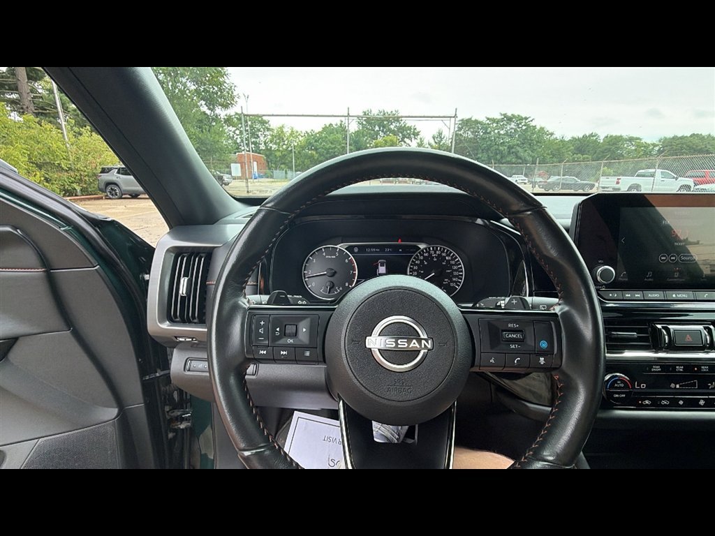 Used 2023 Nissan Pathfinder SV AWD/4WD image 11