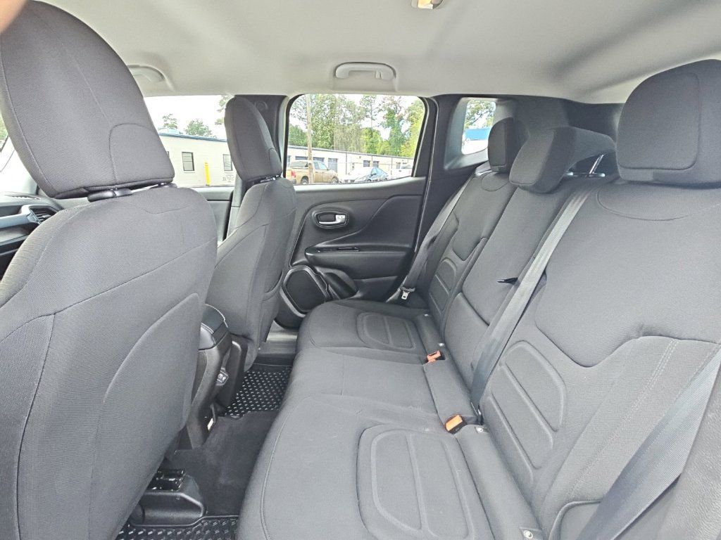 Used 2022 Jeep Renegade Latitude w/ Convenience Group AWD/4WD image 31