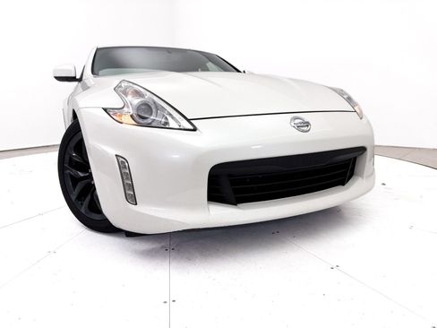 Used 2015 Nissan 370Z Touring RWD image 6