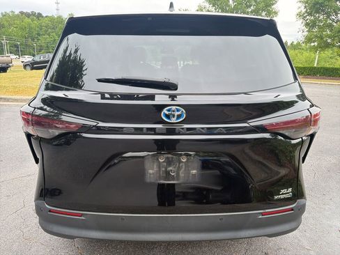 Used 2023 Toyota Sienna XLE FWD image 29