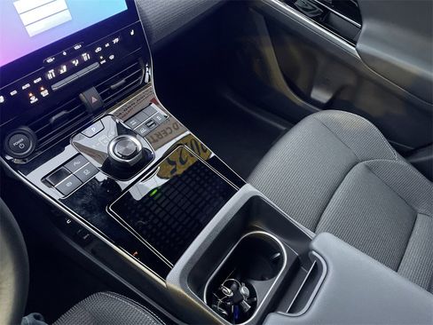 Used 2025 Toyota bZ4X AWD image 21