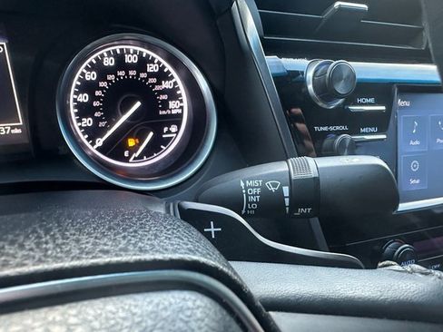 Used 2018 Toyota Camry SE image 29