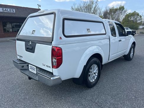 Used 2019 Nissan Frontier SV image 9