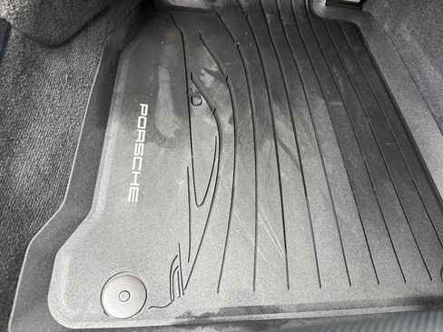 Used 2024 Porsche 911 Carrera w/ Premium Package image 17