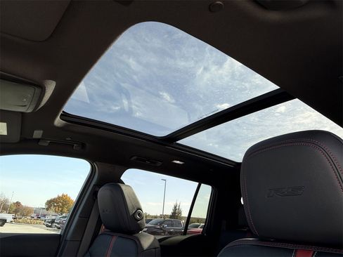 New 2026 Chevrolet Traverse RS image 22