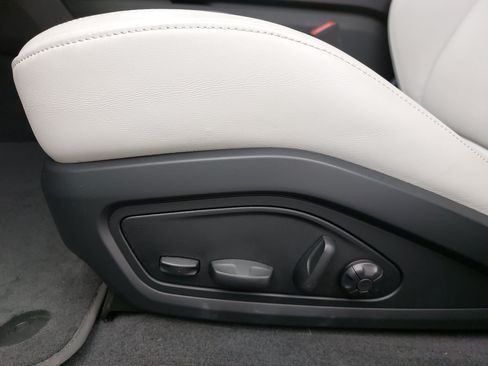 Certified 2022 Porsche Taycan 4S AWD/4WD image 31