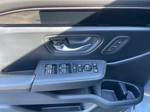 Used 2025 Honda Pilot TrailSport image 21
