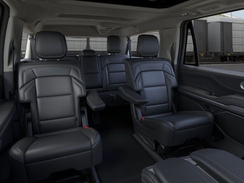 New 2026 Lincoln Navigator L Reserve AWD/4WD image 11