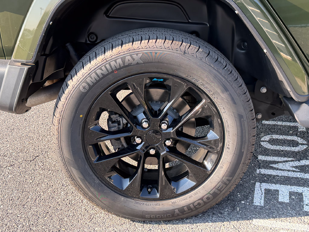 Used 2022 Jeep Wrangler Unlimited Sahara AWD/4WD image 12