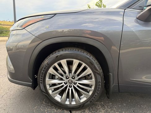 Used 2021 Toyota Highlander Platinum AWD/4WD image 24