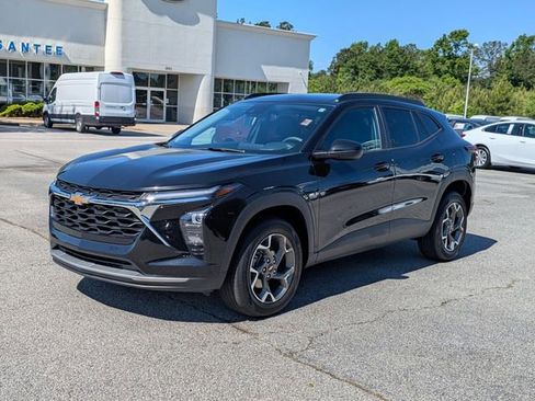 Used 2025 Chevrolet Trax LT FWD image 7