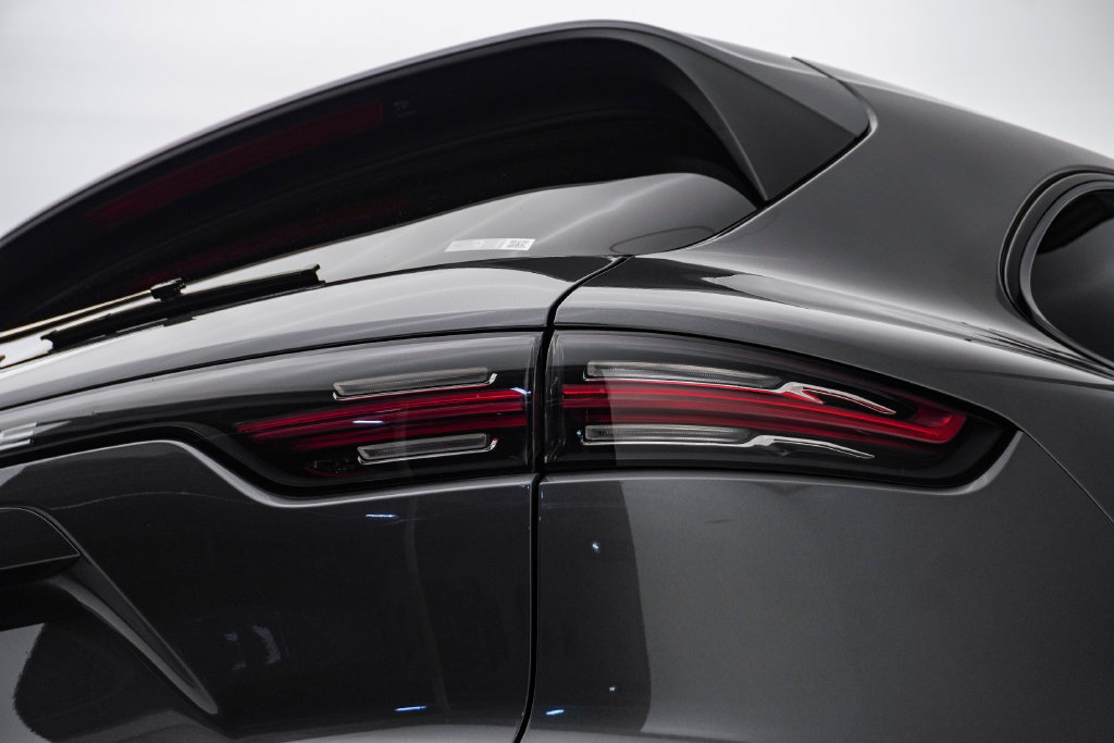 Certified 2023 Porsche Cayenne S AWD/4WD image 12