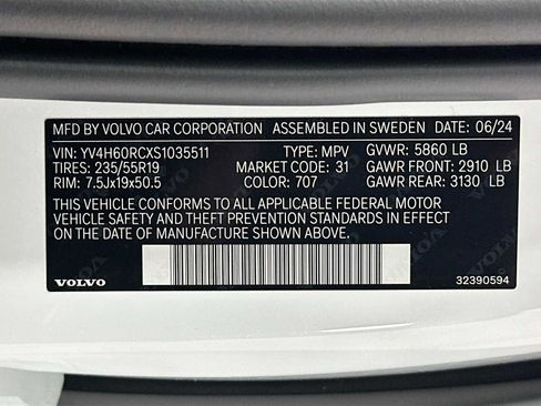 Used 2025 Volvo XC60 T8 Plus image 30