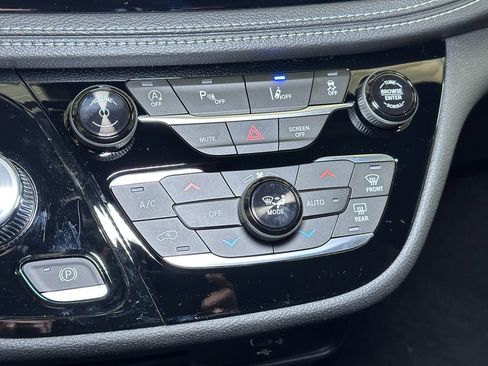 New 2026 Chrysler Pacifica Select image 33