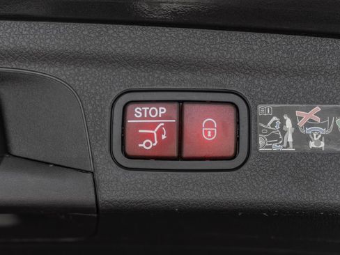 Used 2025 Mercedes-Benz GLE 450e 4MATIC image 35