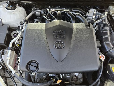 Used 2018 Toyota Camry XSE image 38