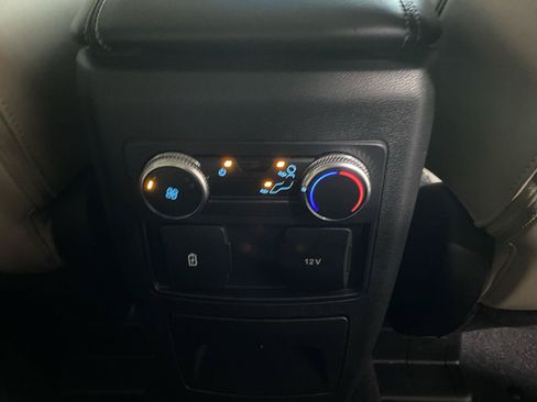 Used 2022 Ford Explorer XLT w/ Equipment Group 202A AWD/4WD image 14