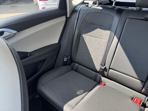 Used 2025 Volkswagen Taos SE image 39