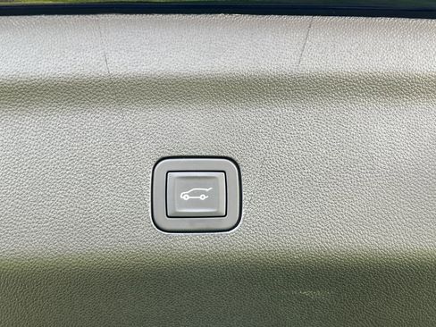 Used 2025 GMC Yukon AT4 Ultimate w/ LPO, Floor Liner Package image 18