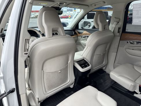 Used 2022 Volvo XC90 T6 Momentum w/ Advanced Package image 14