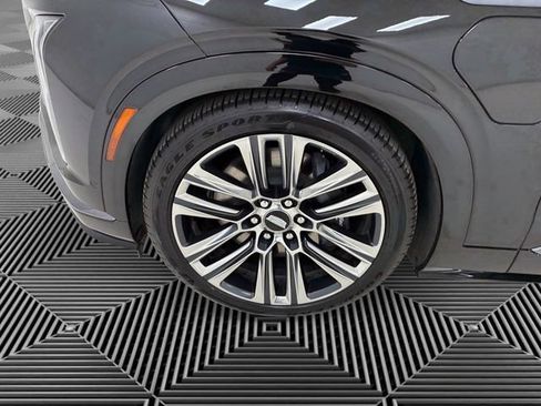 Certified 2026 Cadillac Vistiq Platinum w/ LPO, Floor Liner Package AWD/4WD image 9