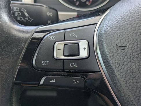 Used 2018 Volkswagen Atlas SE FWD image 16